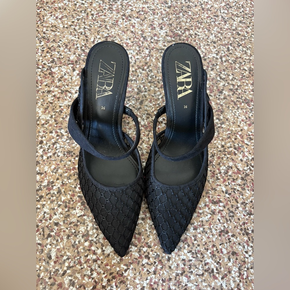Zara Black Textured Heels